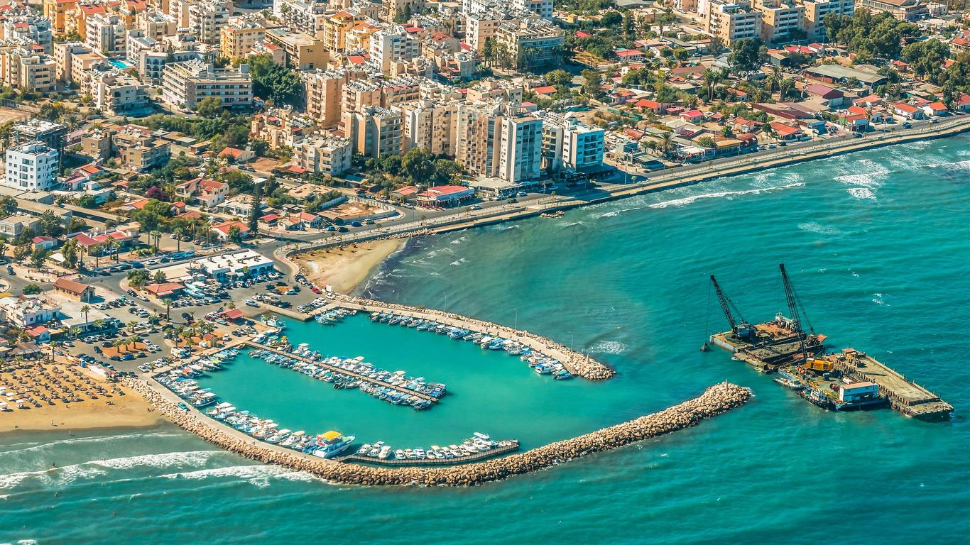 Look for other cheap flights to Larnaca