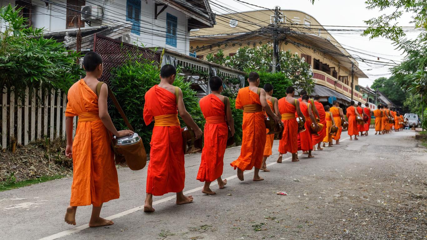 Look for other cheap flights to Laos
