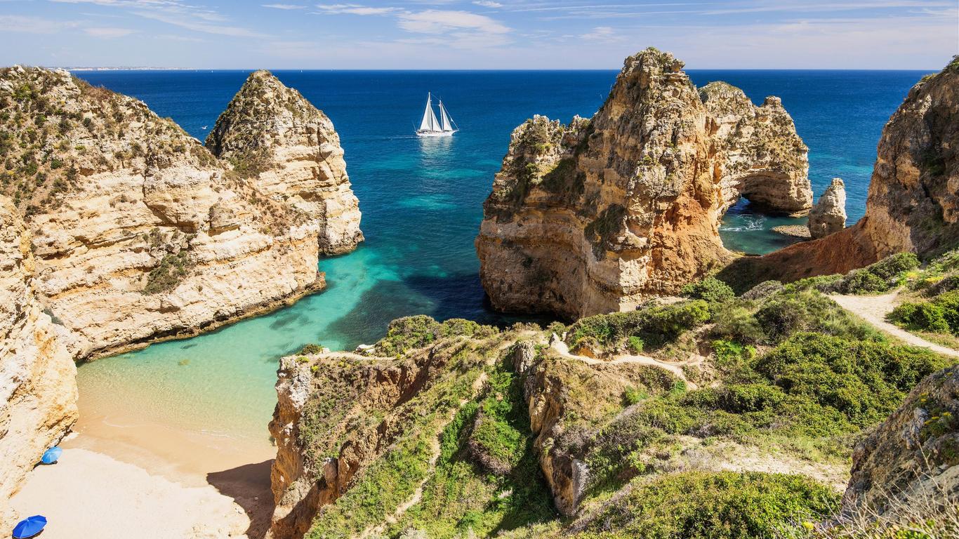 Look for other cheap flights to Algarve