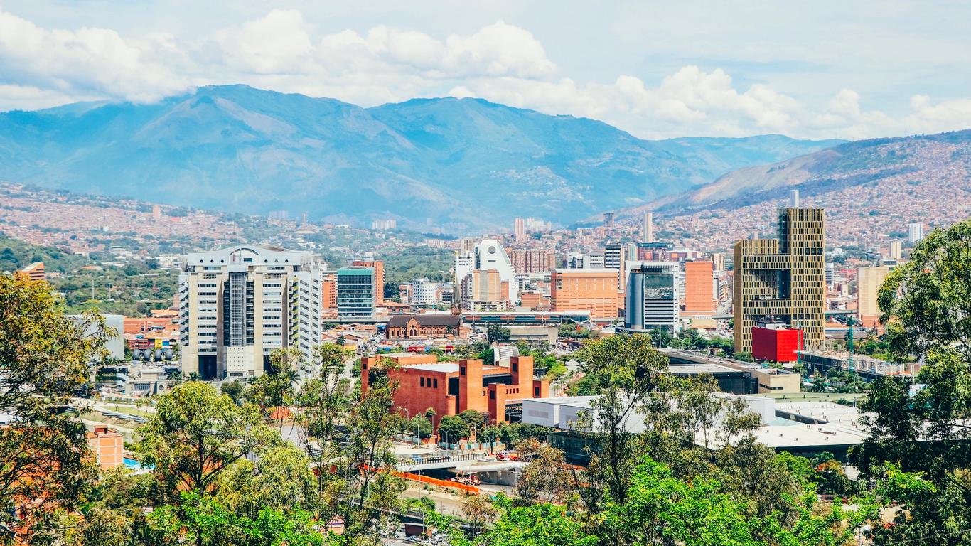 Look for other cheap flights to Medellín