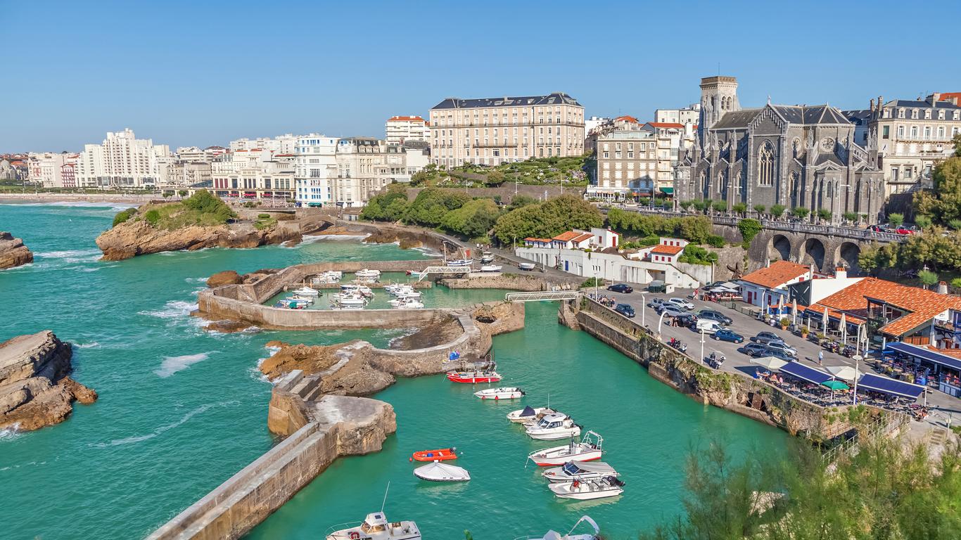 Look for other cheap flights to Biarritz