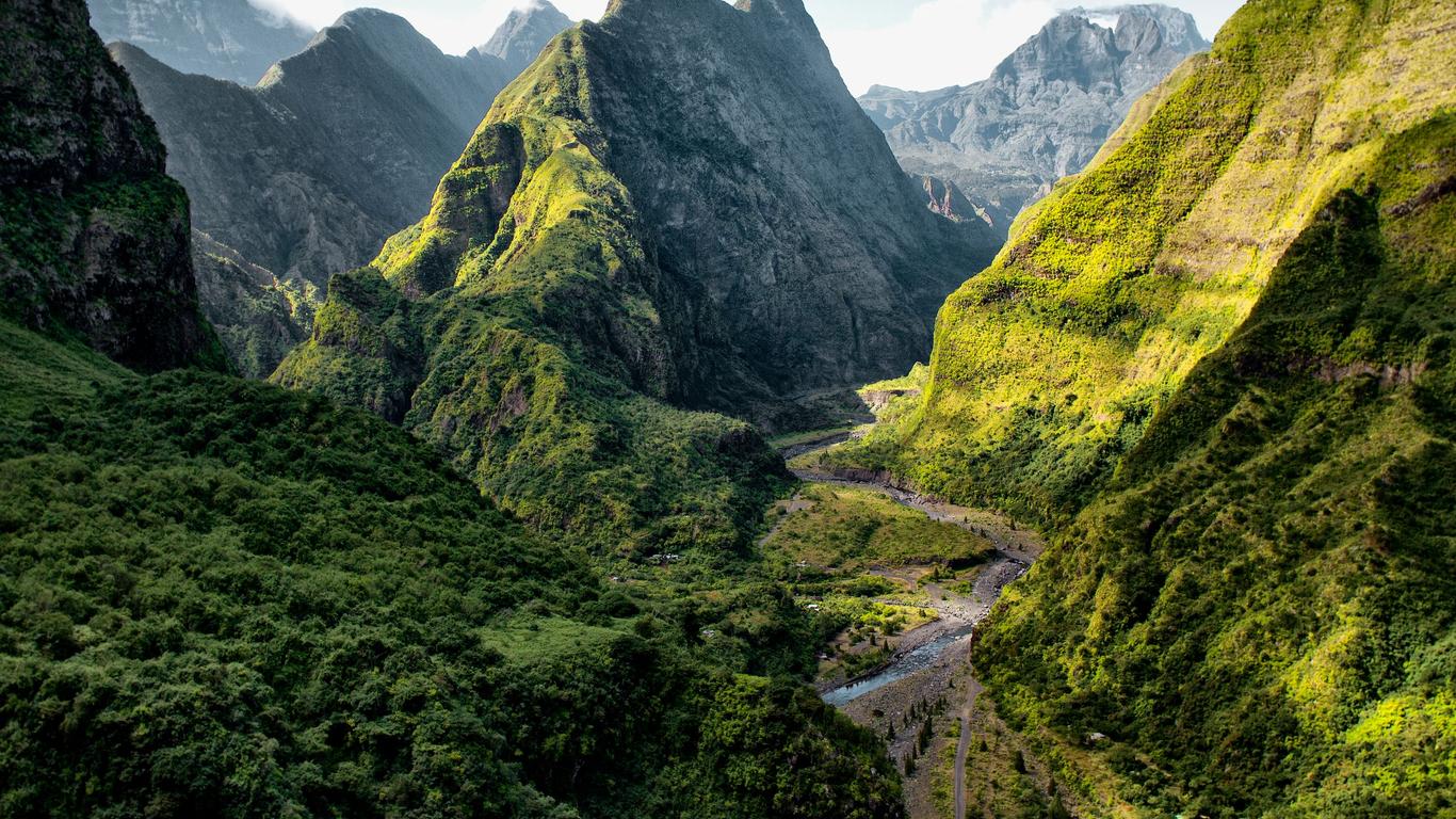 Look for other cheap flights to Réunion