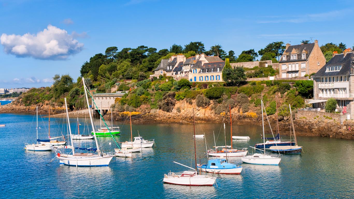 Look for other cheap flights to Brittany