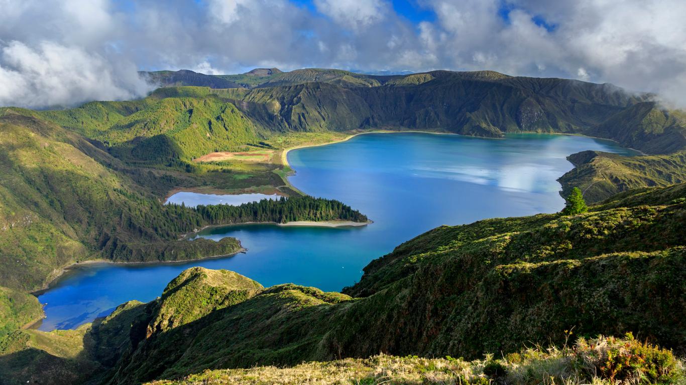 Look for other cheap flights to São Miguel